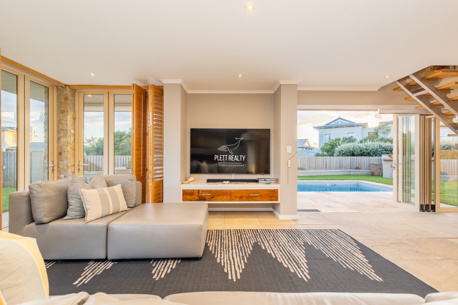 5 Bedroom Property for Sale in Whale Rock Beach Western Cape